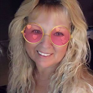 Meet your Posher, Debbie